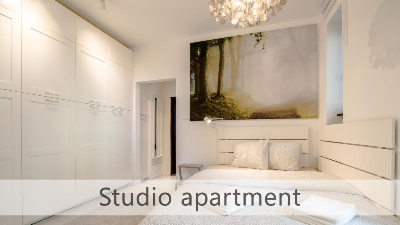 White Apartments With Ac By Kovee Братислава Экстерьер фото